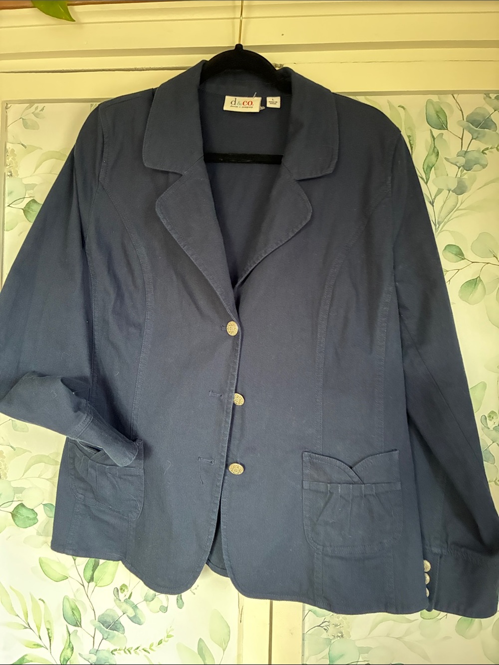 Navy d&co large blazer.  With detailed pockets  Tailored  back and cuffs.